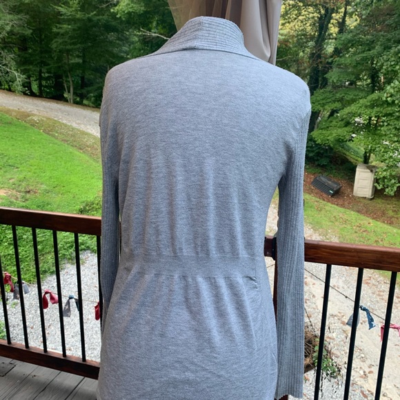 🖤 Gray Cardigan Medium 🖤 - Picture 2 of 2